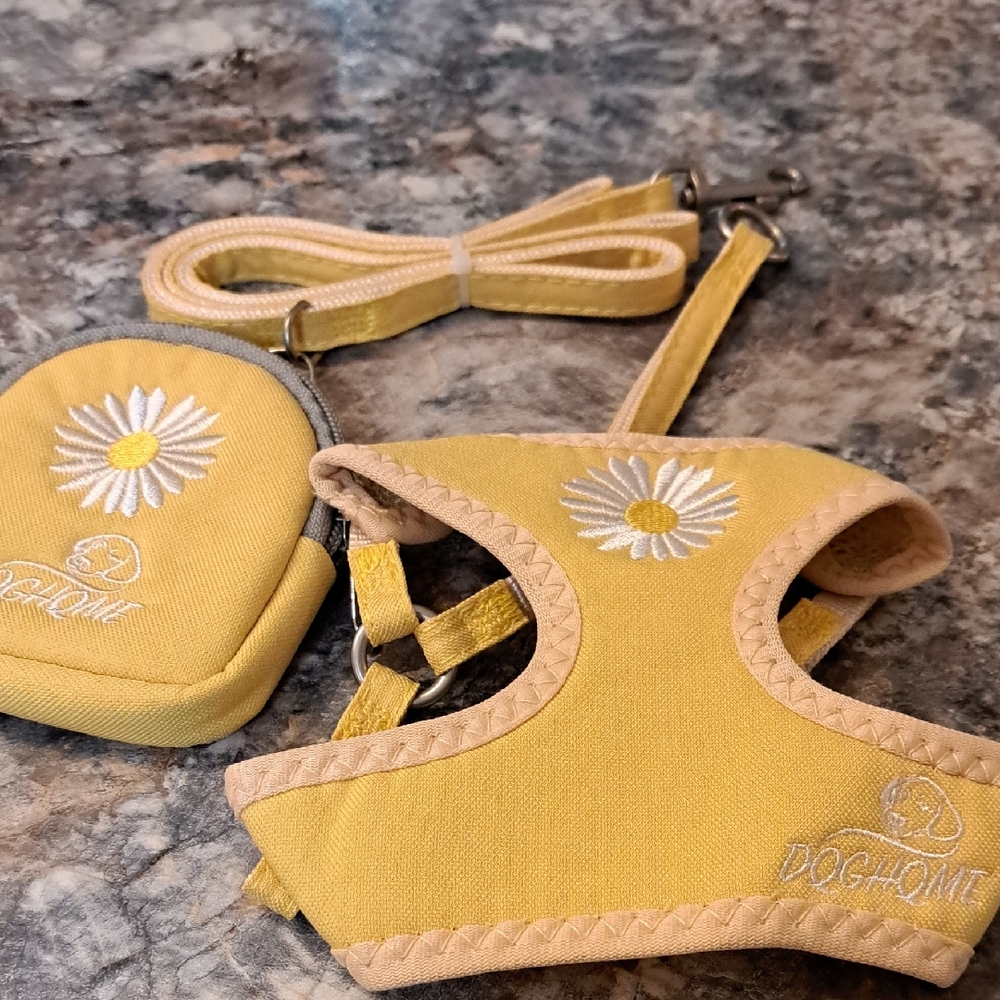 Nwt Yellow Dog Harness Set with Daisy Design